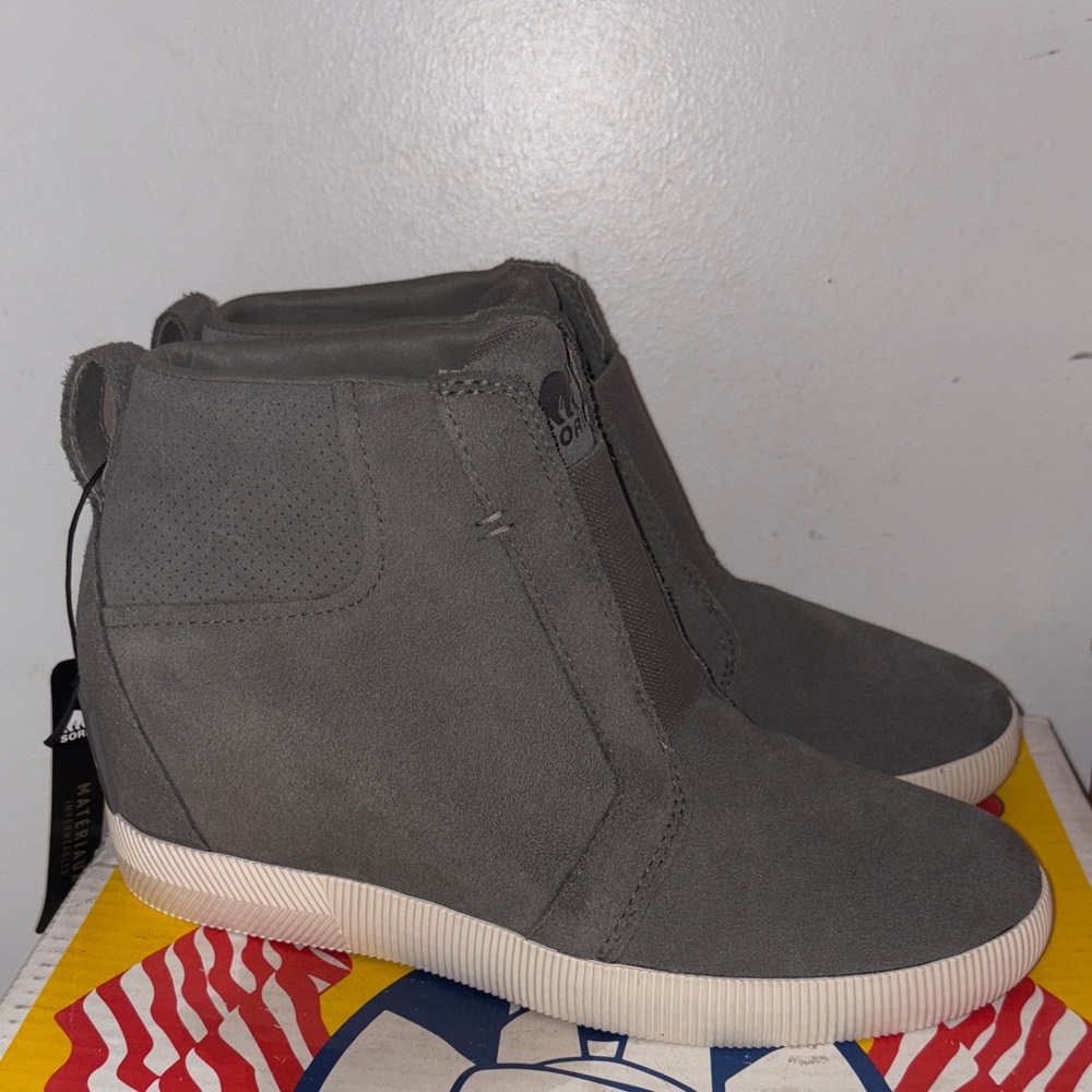 Women Sorel Out n About sneakers size 7.5, 10